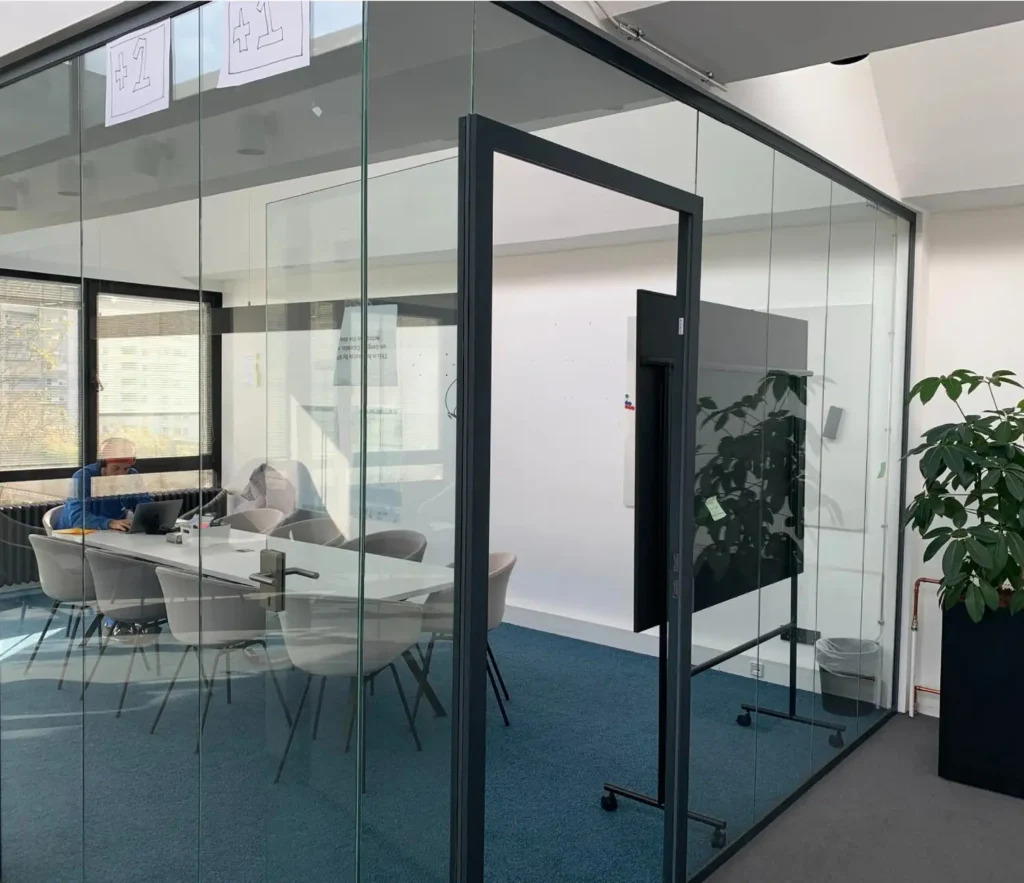 Next-LevelInteriorswithCustomGlassOfficePartitionWalls